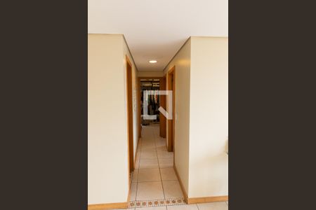 Corredor de apartamento à venda com 3 quartos, 82m² em Bom Jesus, Porto Alegre
