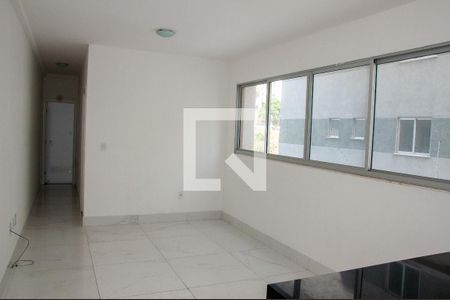 Sala de apartamento para alugar com 2 quartos, 67m² em Cabral, Contagem