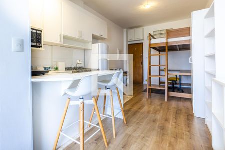 Cozinha de apartamento para alugar com 1 quarto, 50m² em Bela Vista, São Paulo