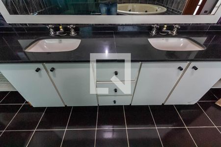 Apartamento à venda com 600m², 3 quartos e 4 vagas Apartamento à venda com 600m², 3 quartos e 4 vagasBanheiro da Suíte