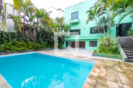 Apartamento à venda com 600m², 3 quartos e 4 vagas Apartamento à venda com 600m², 3 quartos e 4 vagasPiscina e Quintal