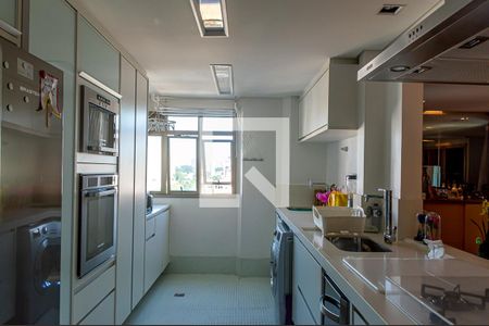 Apartamento à venda com 100m², 2 quartos e 2 vagas Apartamento à venda com 100m², 2 quartos e 2 vagasCozinha e Área de Serviço