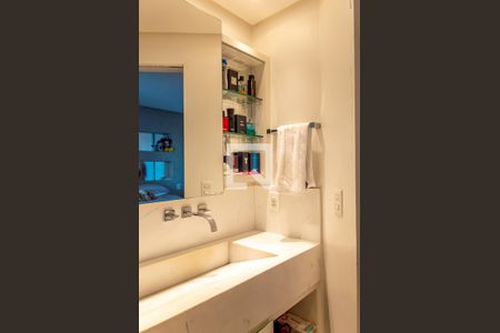 Apartamento à venda com 100m², 2 quartos e 2 vagas Apartamento à venda com 100m², 2 quartos e 2 vagasBanheiro da Suíte