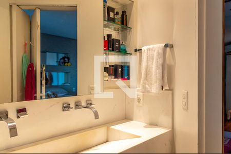 Apartamento à venda com 100m², 2 quartos e 2 vagas Apartamento à venda com 100m², 2 quartos e 2 vagasBanheiro da Suíte