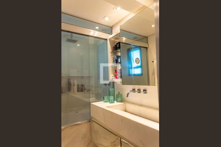 Apartamento à venda com 100m², 2 quartos e 2 vagas Apartamento à venda com 100m², 2 quartos e 2 vagasBanheiro da Suíte