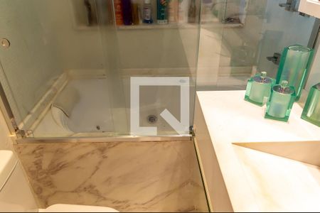 Apartamento à venda com 100m², 2 quartos e 2 vagas Apartamento à venda com 100m², 2 quartos e 2 vagasBanheiro da Suíte