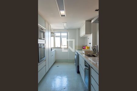 Apartamento à venda com 100m², 2 quartos e 2 vagas Apartamento à venda com 100m², 2 quartos e 2 vagasCozinha e Área de Serviço