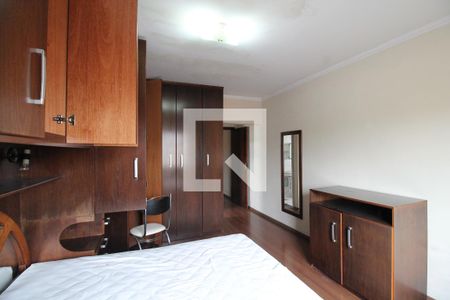 quarto suite 1 de casa à venda com 4 quartos, 240m² em Vila Nhocuné, São Paulo