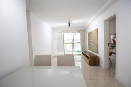 Sala de apartamento para alugar com 2 quartos, 70m² em Recreio dos Bandeirantes, Rio de Janeiro