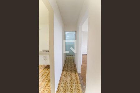 Corredor de apartamento para alugar com 2 quartos, 58m² em Conjunto Residencial José Bonifácio, São Paulo