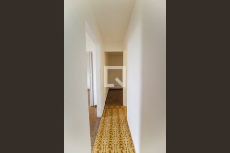 Corredor de apartamento para alugar com 2 quartos, 58m² em Conjunto Residencial José Bonifácio, São Paulo