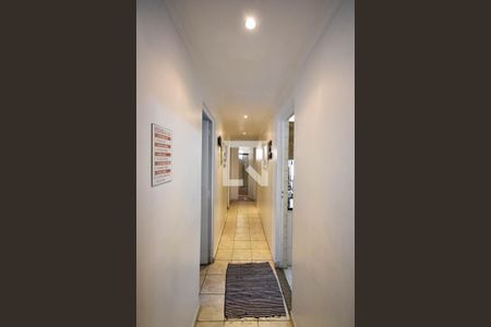 Corredor de apartamento à venda com 3 quartos, 82m² em Parque Pinheiros, Taboão da Serra