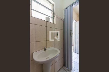 Banheiro de casa para alugar com 1 quarto, 35m² em Santo Antônio, Osasco