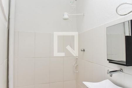 Banheiro de kitnet/studio para alugar com 1 quarto, 17m² em Higienópolis, Porto Alegre