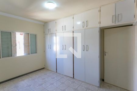 Quarto 1 de casa para alugar com 2 quartos, 64m² em São Marcos, Belo Horizonte