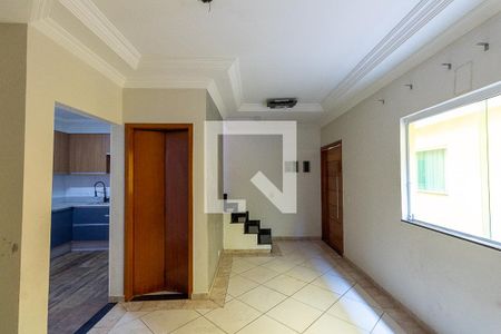 Sala de casa de condomínio para alugar com 3 quartos, 75m² em Vila Pierina, São Paulo