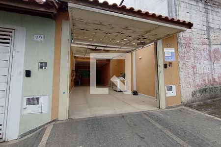 Casa à venda com 240m², 3 quartos e 2 vagas Casa à venda com 240m², 3 quartos e 2 vagasFachada