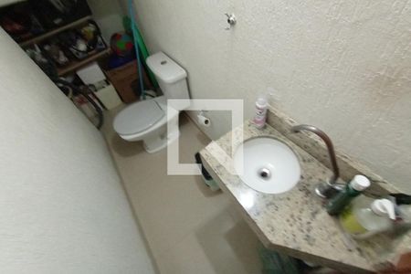 Casa à venda com 240m², 3 quartos e 2 vagas Casa à venda com 240m², 3 quartos e 2 vagasBanheiro 3 - Lavabo