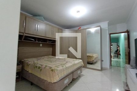 Casa à venda com 240m², 3 quartos e 2 vagas Casa à venda com 240m², 3 quartos e 2 vagasQuarto 3 - Suíte