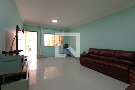 Sala de casa à venda com 3 quartos, 240m² em Vila Guilhermina, São Paulo