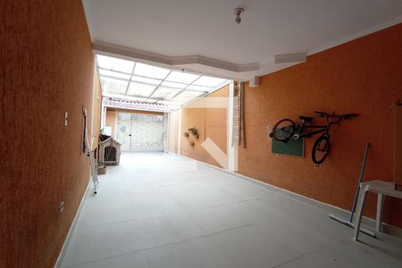 Casa à venda com 240m², 3 quartos e 2 vagas Casa à venda com 240m², 3 quartos e 2 vagasGaragem