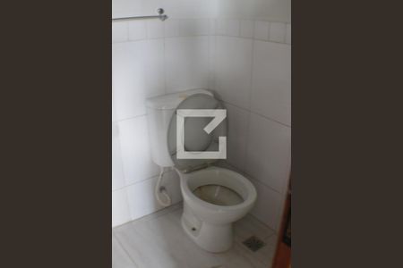 Banheiro de kitnet/studio para alugar com 1 quarto, 40m² em Curicica, Rio de Janeiro