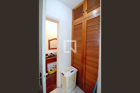 Casa à venda com 780m², 4 quartos e 5 vagas Casa à venda com 780m², 4 quartos e 5 vagasCloset Corredor