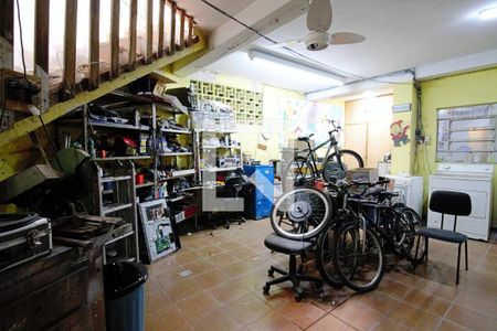 Casa à venda com 780m², 4 quartos e 5 vagas Casa à venda com 780m², 4 quartos e 5 vagasPorão