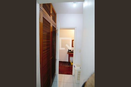 Casa à venda com 780m², 4 quartos e 5 vagas Casa à venda com 780m², 4 quartos e 5 vagasCloset Corredor