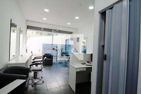 Casa à venda com 780m², 4 quartos e 5 vagas Casa à venda com 780m², 4 quartos e 5 vagasEdícula lateral