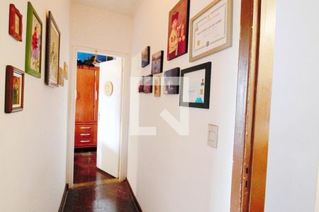 Casa à venda com 780m², 4 quartos e 5 vagas Casa à venda com 780m², 4 quartos e 5 vagasCorredor Quartos