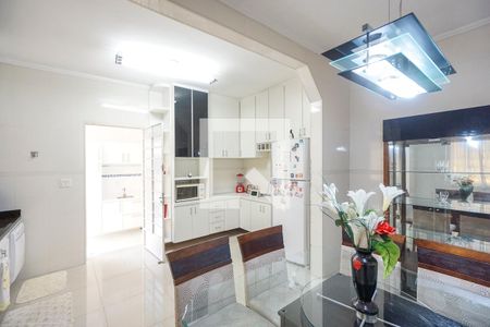 Casa à venda com 150m², 3 quartos e 6 vagas Casa à venda com 150m², 3 quartos e 6 vagasCozinha