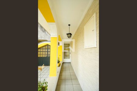 Casa à venda com 150m², 3 quartos e 6 vagas Casa à venda com 150m², 3 quartos e 6 vagasEntrada