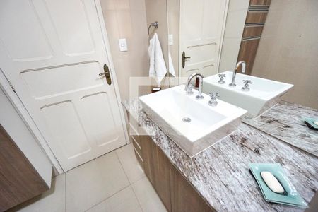 Casa à venda com 150m², 3 quartos e 6 vagas Casa à venda com 150m², 3 quartos e 6 vagasPia