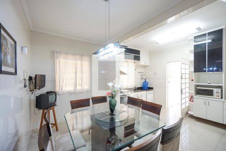 Casa à venda com 150m², 3 quartos e 6 vagas Casa à venda com 150m², 3 quartos e 6 vagasCozinha