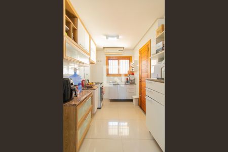 Cozinha de casa para alugar com 3 quartos, 165m² em Guarujá, Porto Alegre