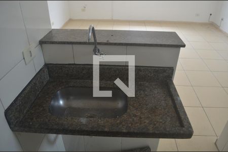 Cozinha de apartamento para alugar com 1 quarto, 40m² em Centro, São Vicente