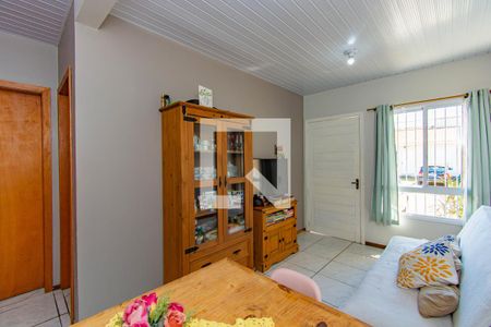 Sala de casa de condomínio à venda com 2 quartos, 60m² em Olaria, Canoas