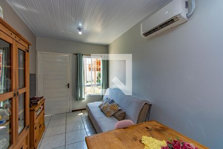 Sala de casa de condomínio à venda com 2 quartos, 60m² em Olaria, Canoas