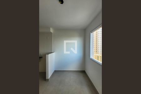 sala de estar de kitnet/studio à venda com 2 quartos, 35m² em Parque Fongaro, São Paulo