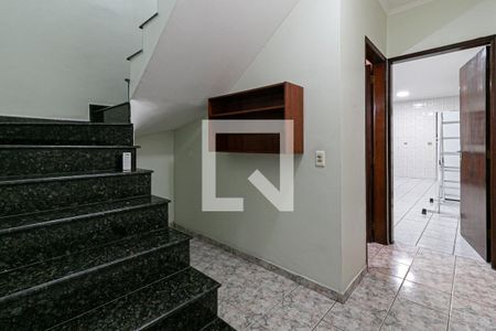 Escada de casa para alugar com 3 quartos, 120m² em Jardim Maringá, São Paulo