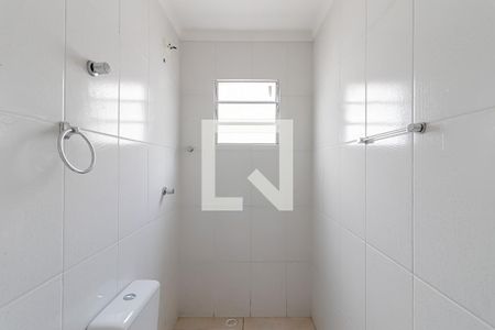 Banheiro de kitnet/studio para alugar com 1 quarto, 28m² em Jardim Santa Cruz (sacomã), São Paulo