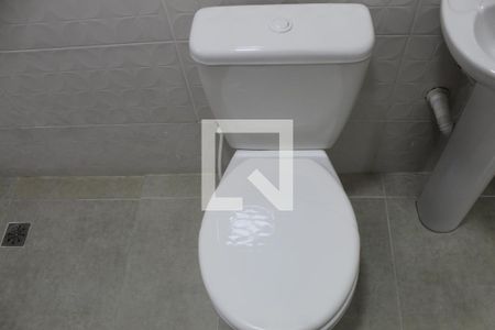 Banheiro de apartamento para alugar com 1 quarto, 33m² em Jardim Angela (zona Leste), São Paulo