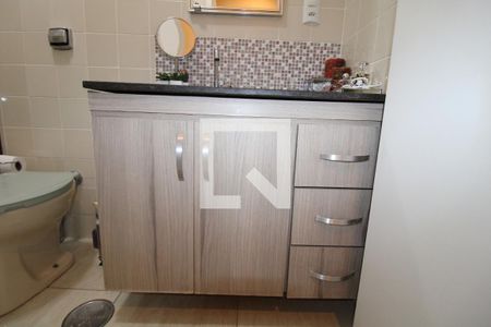 Banheiro de apartamento à venda com 1 quarto, 74m² em Vila Lídia, Campinas