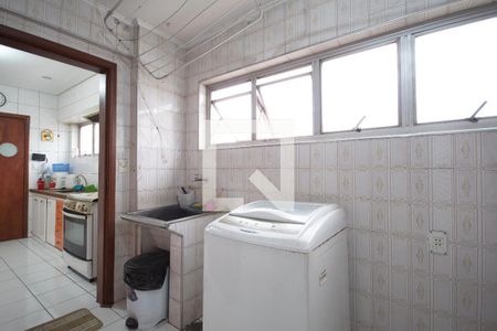 Apartamento à venda com 125m², 3 quartos e 2 vagas Apartamento à venda com 125m², 3 quartos e 2 vagasÁrea de Serviço