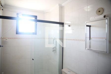 Banheiro social de apartamento para alugar com 1 quarto, 50m² em Vila Tupi, Praia Grande