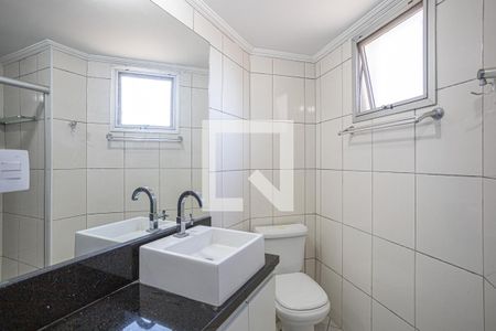 Banheiro de apartamento para alugar com 2 quartos, 62m² em Jardim Tucunduva, Carapicuíba