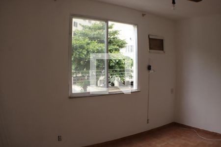 Quarto 1 de apartamento para alugar com 2 quartos, 70m² em Taquara, Rio de Janeiro