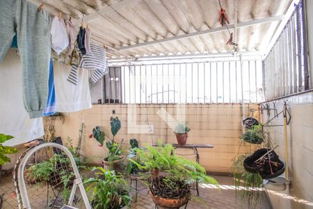 Casa à venda com 190m², 3 quartos e 2 vagas Casa à venda com 190m², 3 quartos e 2 vagasVaranda