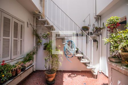 Casa à venda com 190m², 3 quartos e 2 vagas Casa à venda com 190m², 3 quartos e 2 vagasQuintal e Área de Serviço